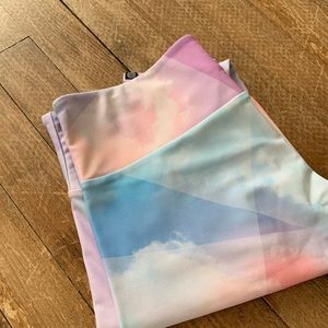 Onzie | candy cloud yoga leggings